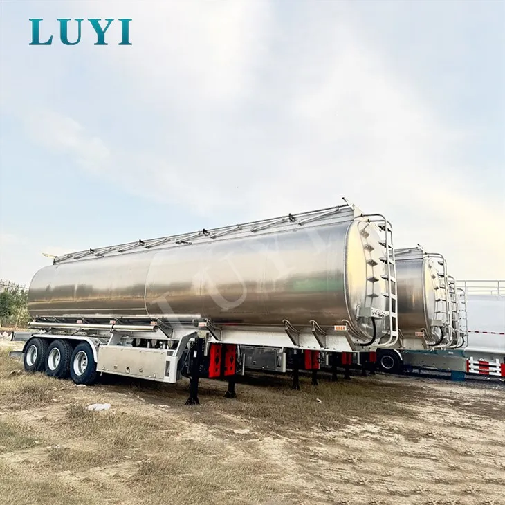 Potpuno-aluminijski tro-kamion cisterna za naftu